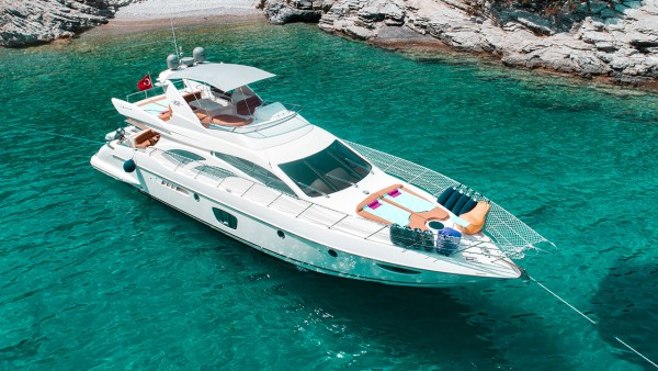 Моторная яхта Azimut 62 Fly VIP