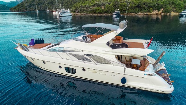 Моторная яхта Azimut 62 Fly VIP