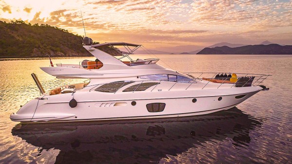 Моторная яхта Azimut 62 Fly VIP