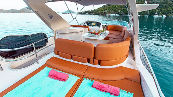 Моторная яхта Azimut 62 Fly VIP