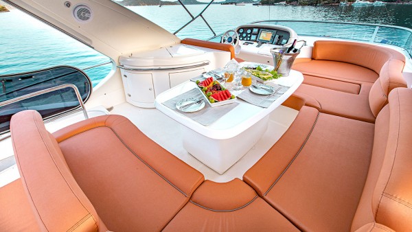 Моторная яхта Azimut 62 Fly VIP
