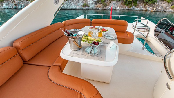 Моторная яхта Azimut 62 Fly VIP