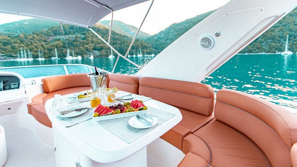 Моторная яхта Azimut 62 Fly VIP
