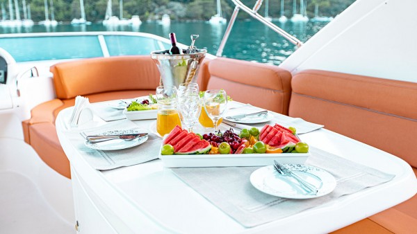 Моторная яхта Azimut 62 Fly VIP