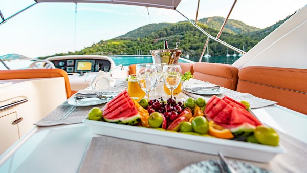 Моторная яхта Azimut 62 Fly VIP