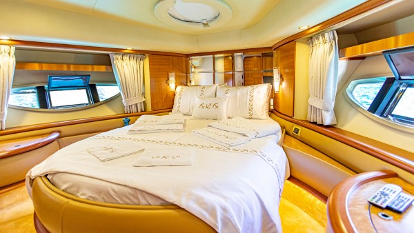 Моторная яхта Azimut 62 Fly VIP