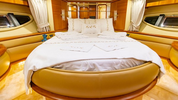 Моторная яхта Azimut 62 Fly VIP