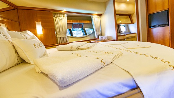Моторная яхта Azimut 62 Fly VIP
