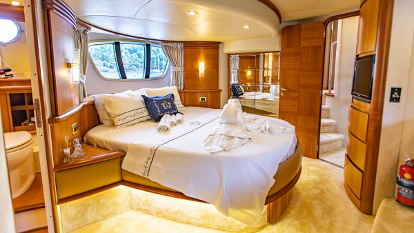 Моторная яхта Azimut 62 Fly VIP