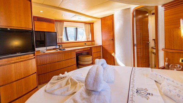 Моторная яхта Azimut 62 Fly VIP