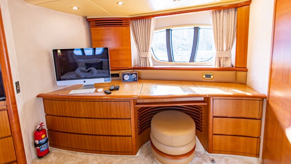 Моторная яхта Azimut 62 Fly VIP