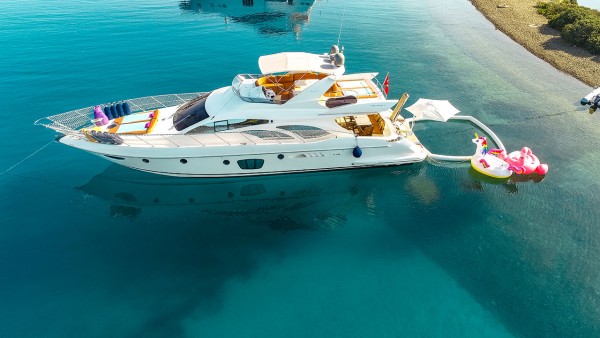 Моторная яхта Azimut 62 Fly VIP