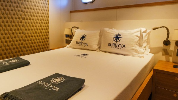 Парусная яхта Sureyya