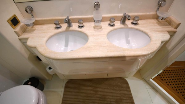 Моторная яхта Azimut 65 Gokce