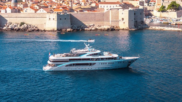 Моторная яхта M/Y Freedom