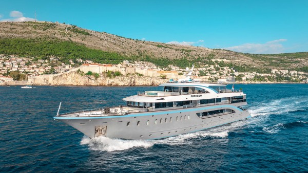 Моторная яхта M/Y Freedom