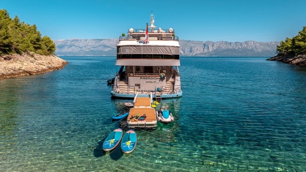 Моторная яхта M/Y Freedom